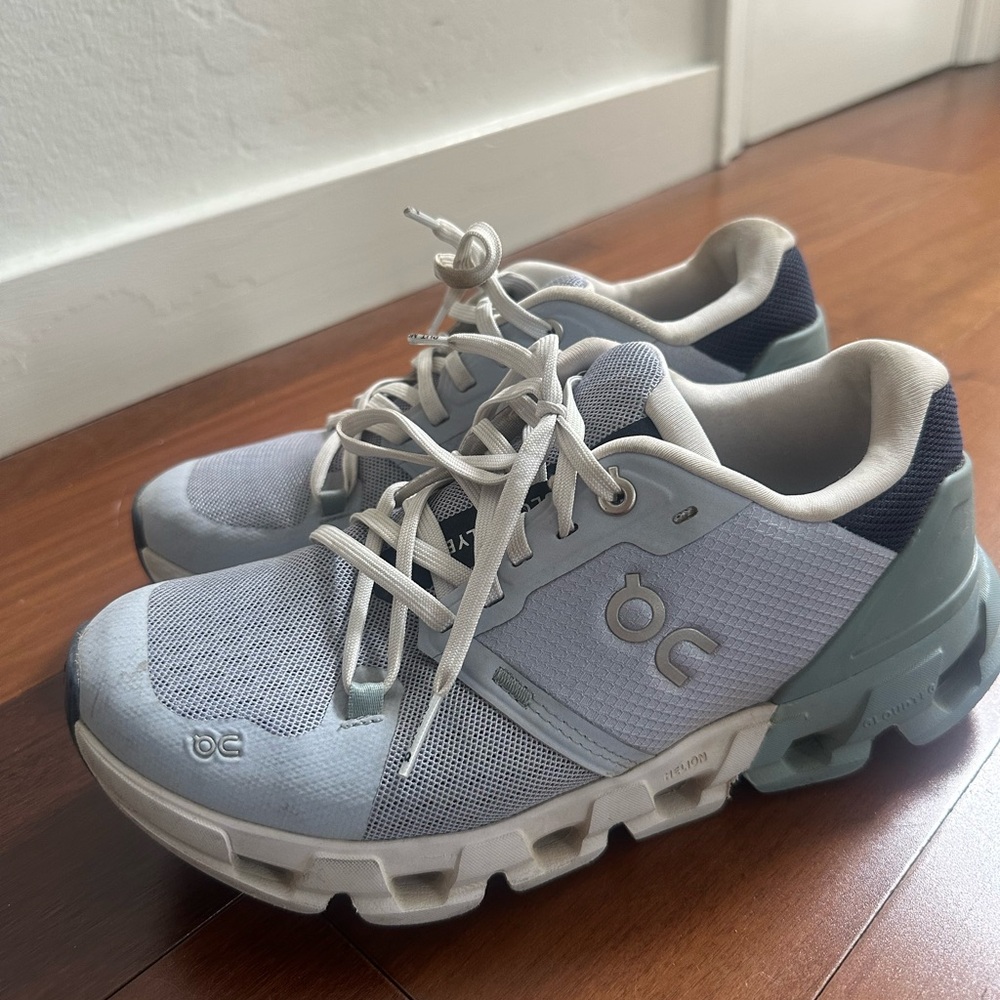 On Cloudrunner Women 6.5 blue running shoes